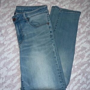 AMERICAN EAGLE | Light Wash Jeans